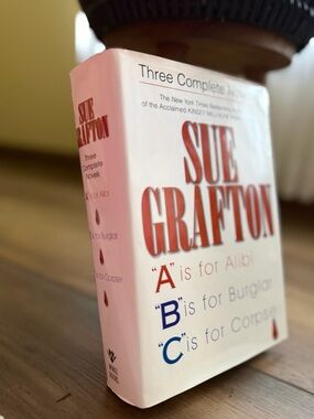 📚 Sue Grafton 3-in-1 Mystery Collection – Hardcover 📚